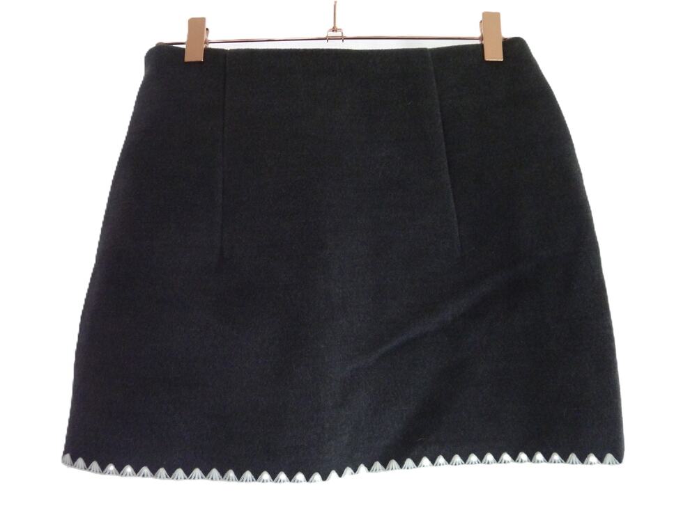 NWT Commense Womens Gray Felt Mini Skirt White Trim Size S Polyester Winter Work